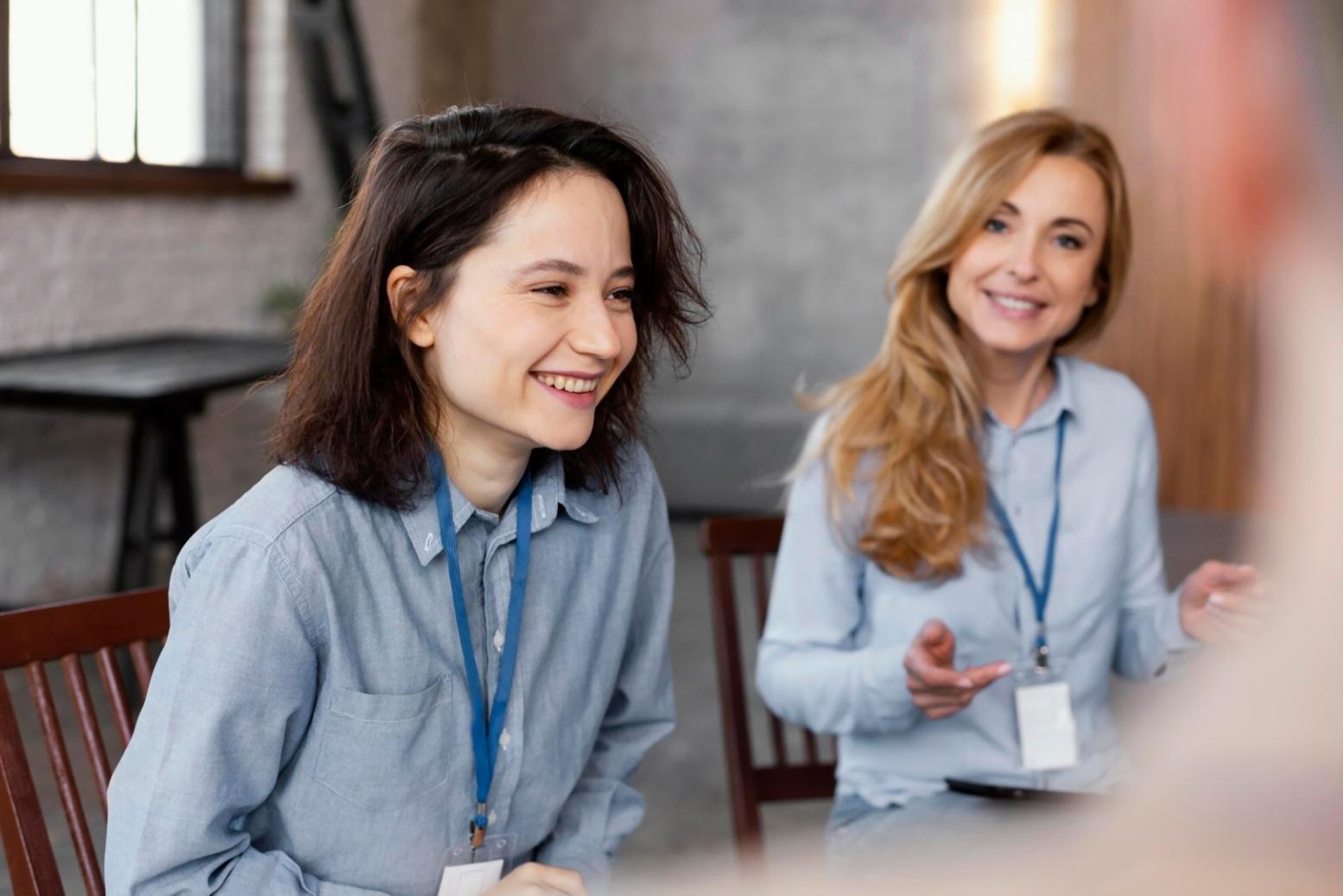 Trading Ausbildung Arbeitsplatz mit mehreren Bildschirmen
