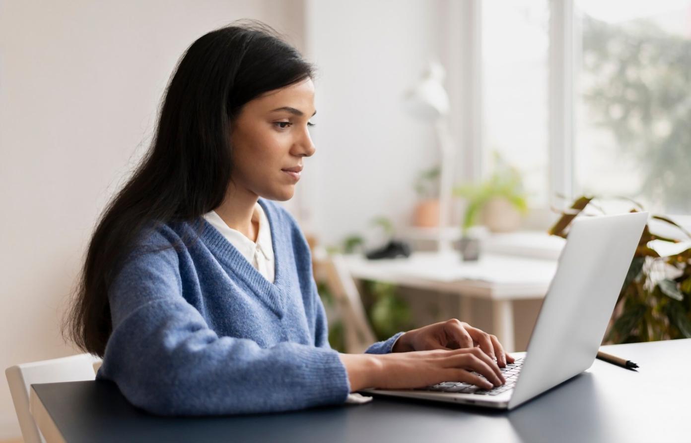 Fokussierte Arbeitsatmosphäre mit Betonung auf methodisches Vorgehen beim Trading